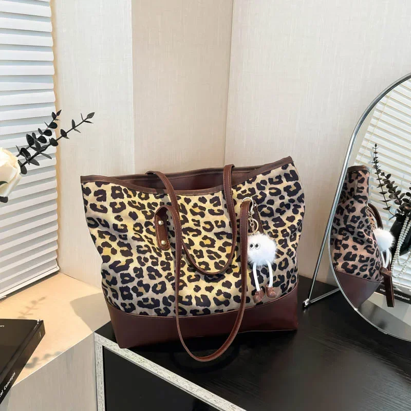 Large-capacity textured simple leopard print tote bag retro messenger bag