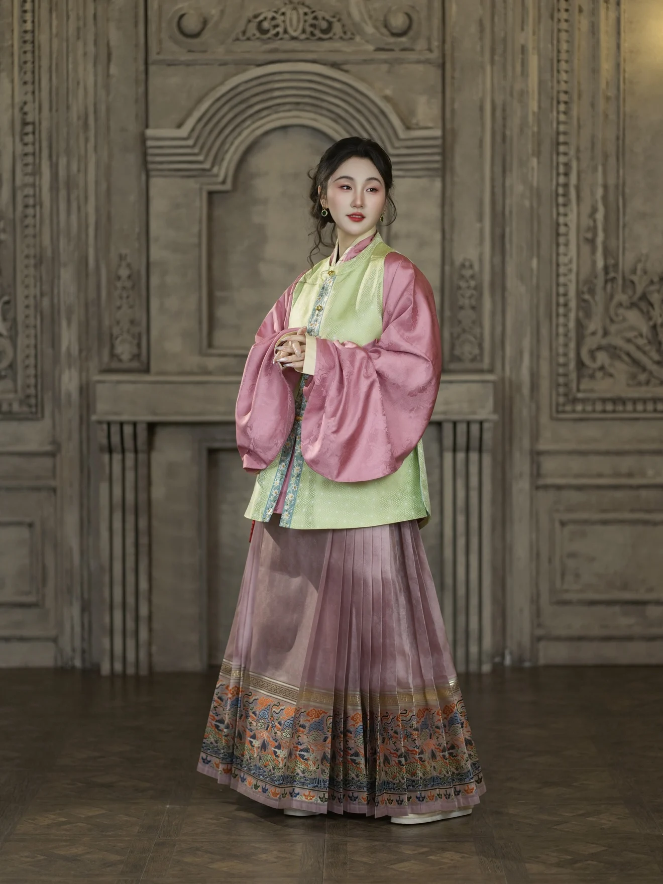 

Original Design round Ne Tang Suit Hanfu with Padded Cranes Flower Ball And Flng Swallow Pattern Polyester Fiber ort Le...