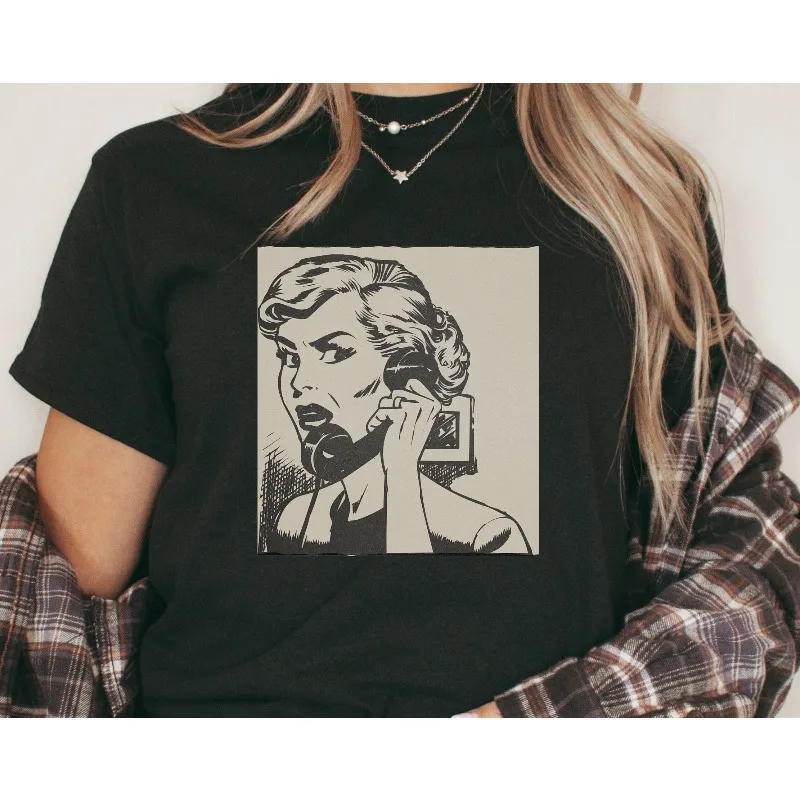 The Woman Making The Phone T-shirt, The Woman Holding The Dial-up Phone in The Manga, Summer New Casual Unisex T-shirt