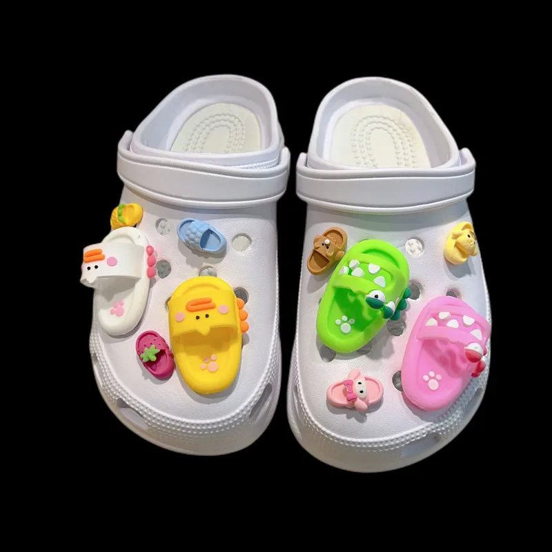 2024 Nieuwe Zomer Schattige Cartoon Mini Slippers Schoen Accessoires Creatieve Gaten Bedels Versierd Gesp Schoenen Bloem