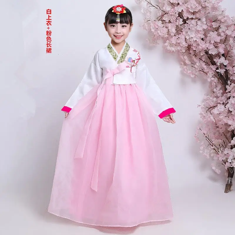 

Традиционная корейская одежда Hanbok с вышивкой и длинным рукавом