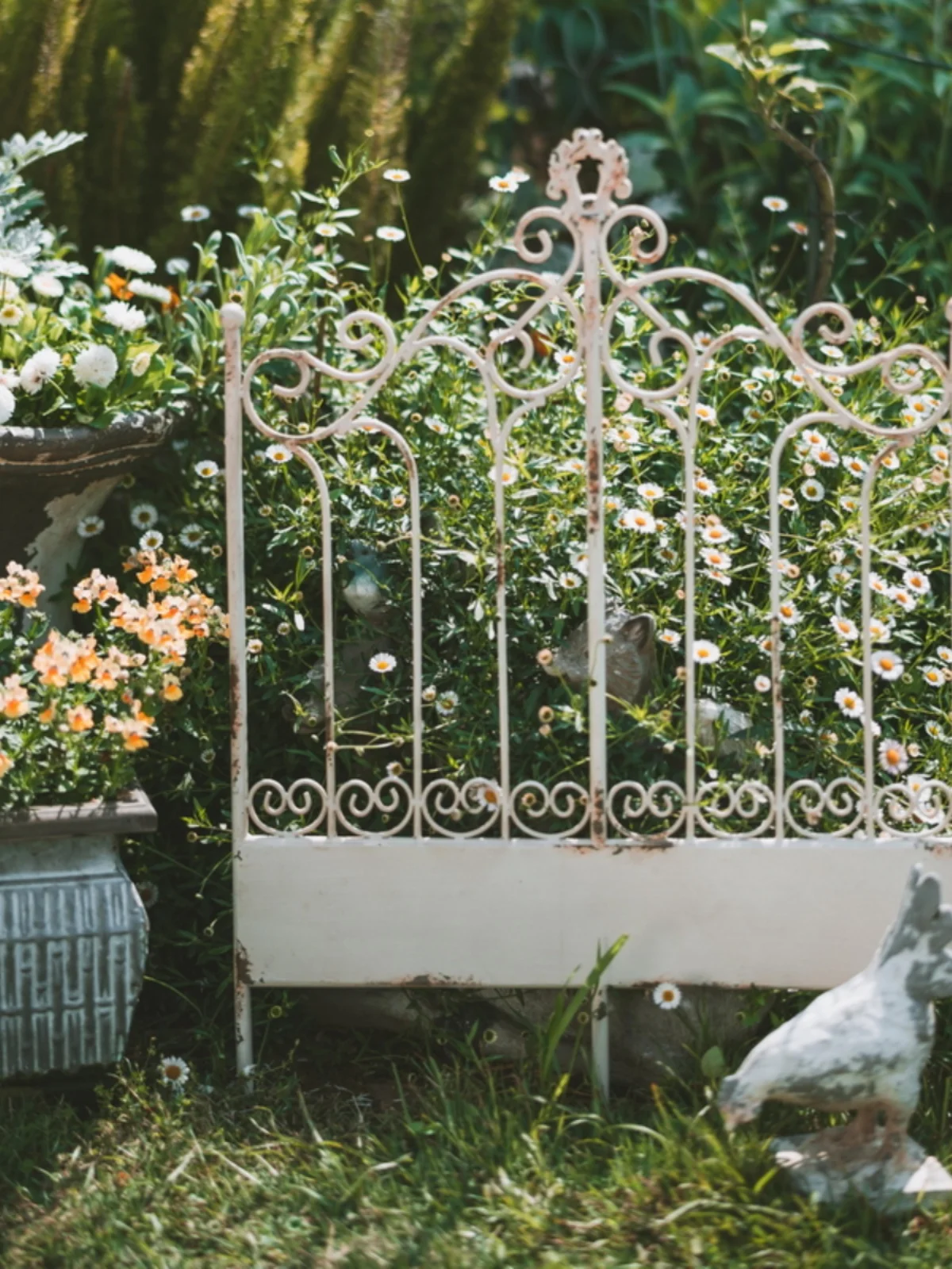 

Vintage Wrought Iron Garden Fence | Handcrafted Heavy-Duty Trellis | Rustic Flower Stand 48x70cm