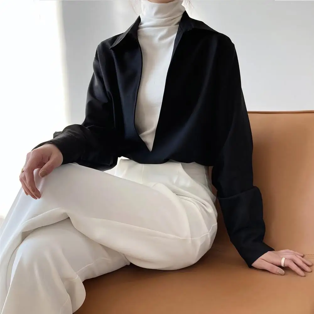 Stacked White Shirt for Women with a Niche Hong Kong Style Long Sleeved French V-neck Chic Top