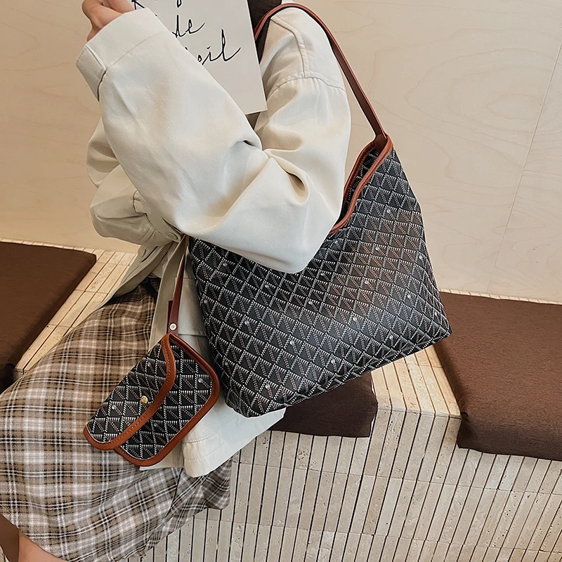 

High-End Ladies Handbag Made of Orchard-Printed Leather Featuring Trendy Paris Daily Refined Style​