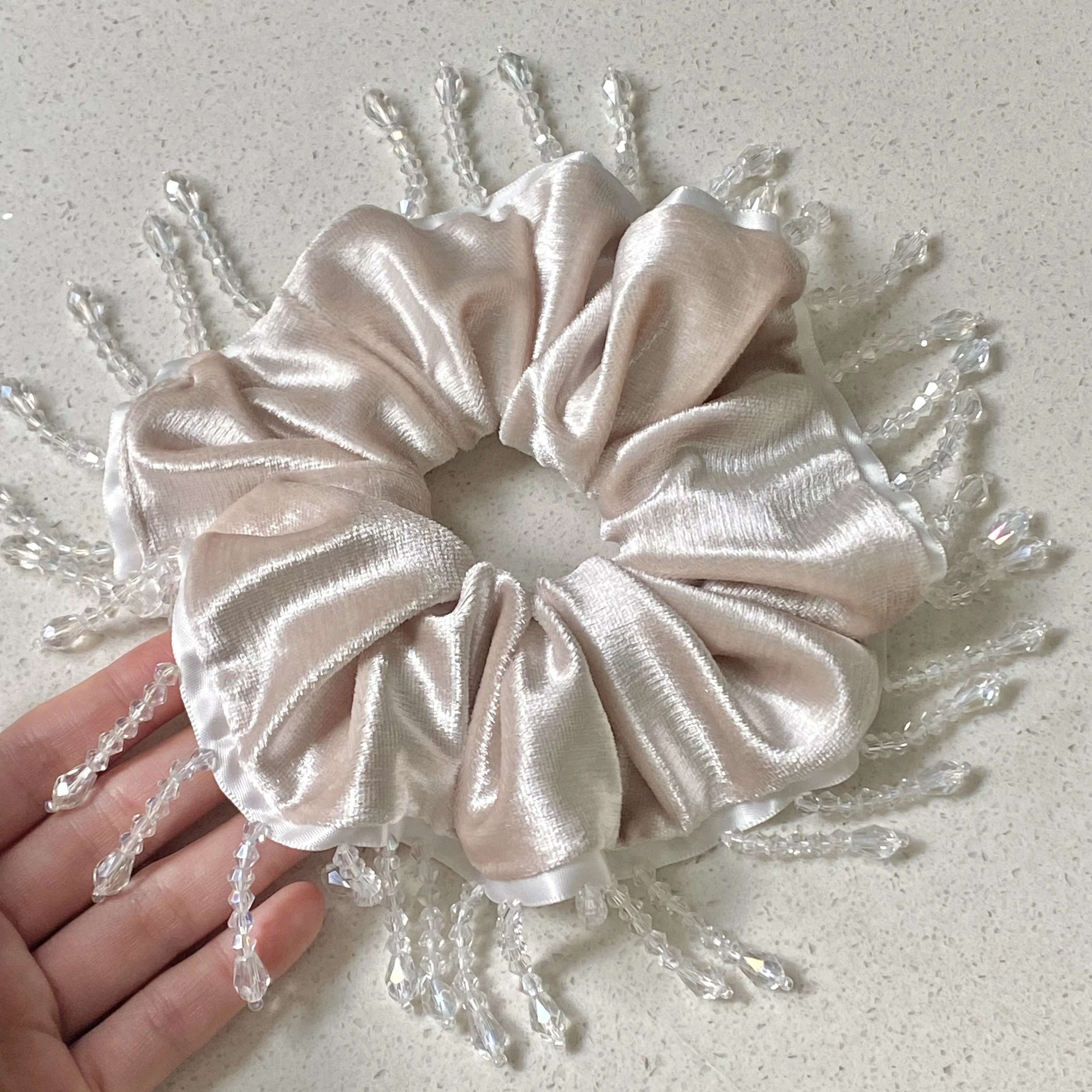 

Champagne gold velvet crystal pendant large intestine scrunchie feminine temperament gentle ball headband hair accessory