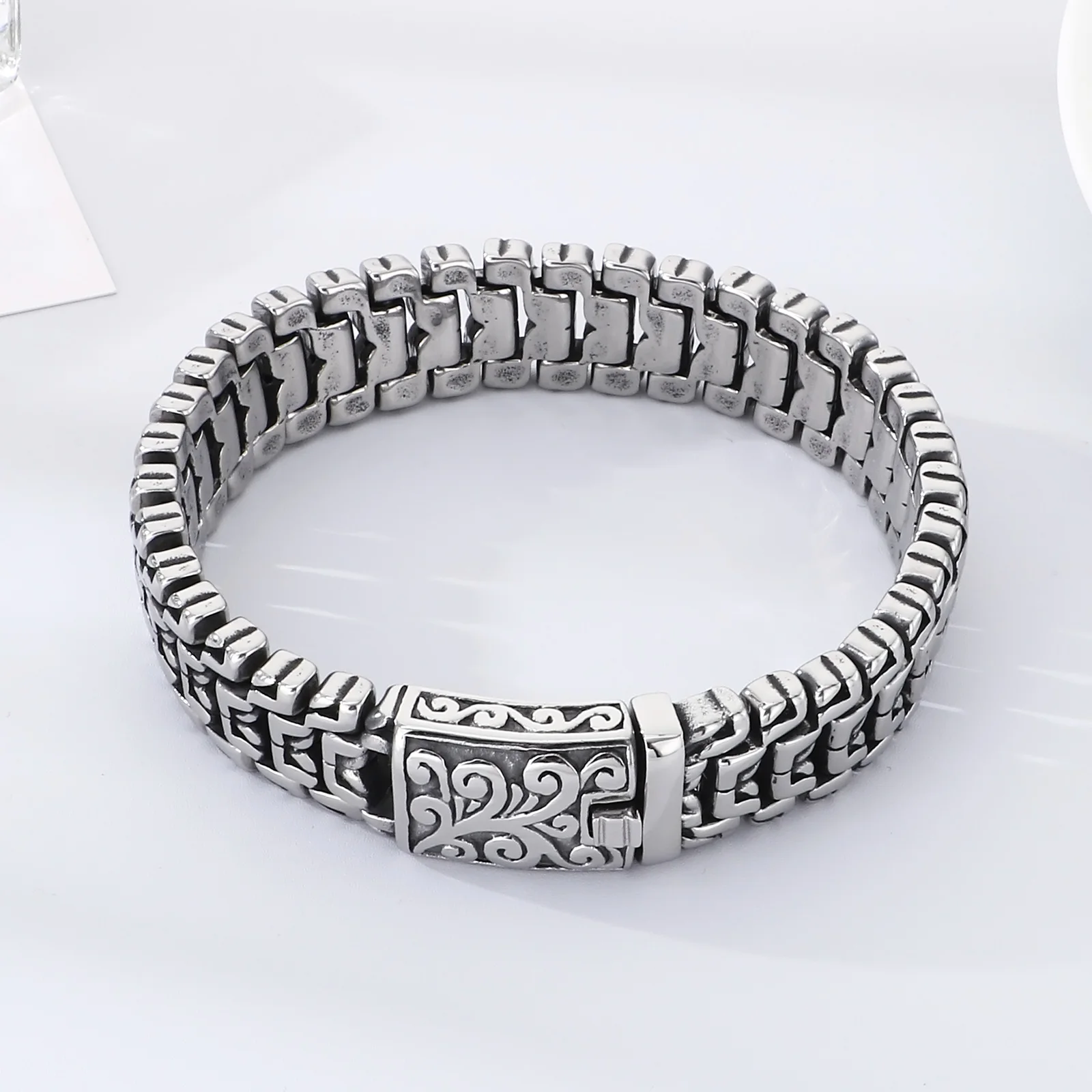 Stainless Steel Unique Design Dominant Life Tree Pattern Men's Bracelet Strong Personality Fashion Accessory