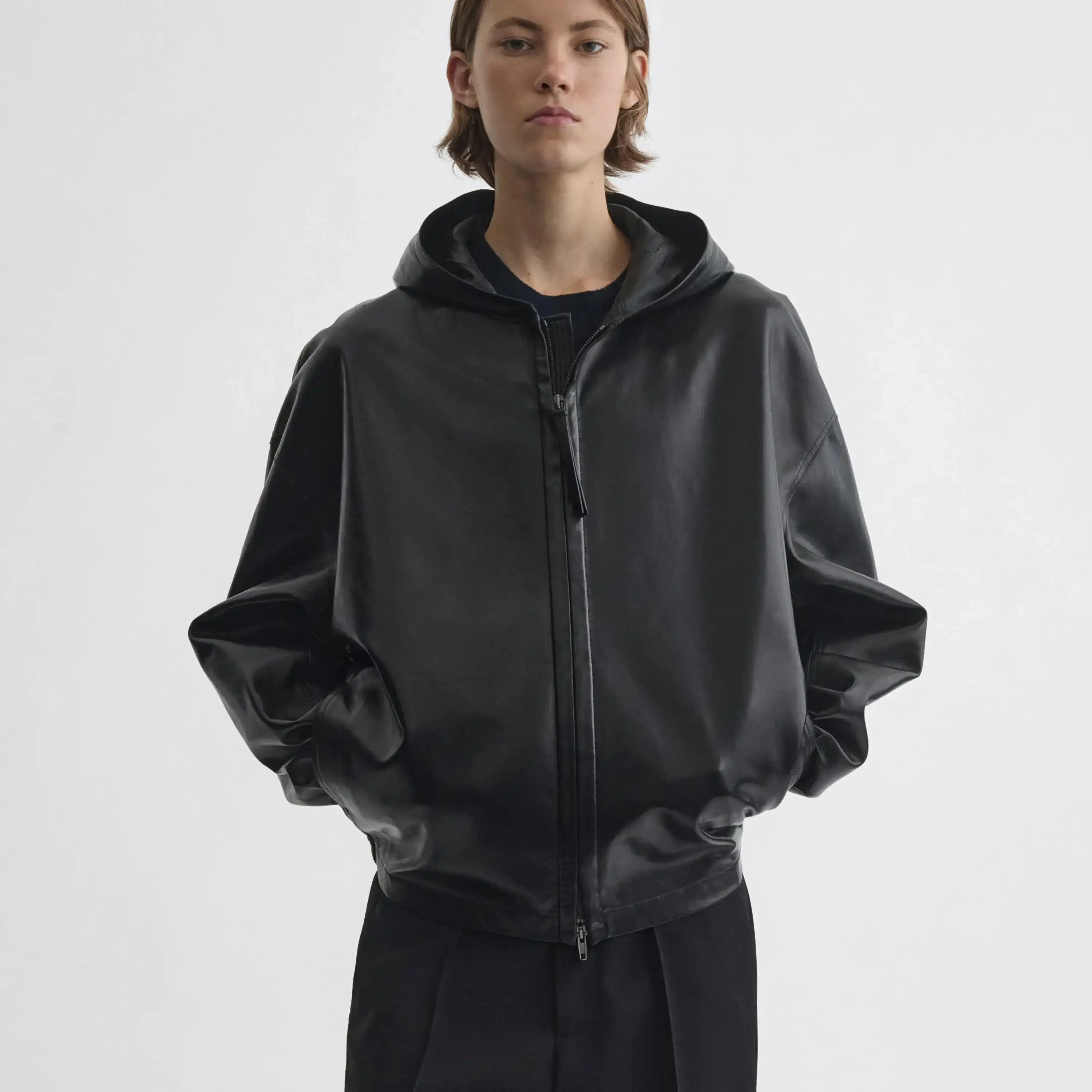 يتم إصدار السترة الجديدة غير الرسمية والعصرية لملابس النساء في وقت مضى. سترة فيبي فيلو عالية الجودة باللون الأسود