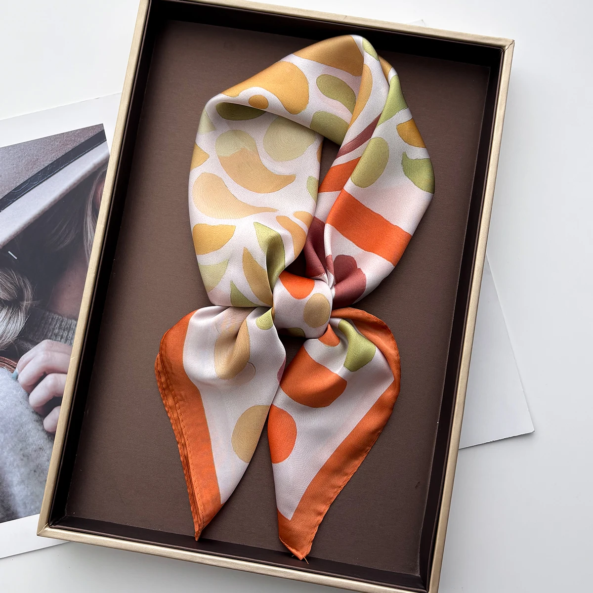 

Роскошный квадратный шарф для женщин, женский хиджаб, шейный платок с цветным принтом, банданы, летние мягкие пятна, элегантные шарфы из искусственного шелка, шаль