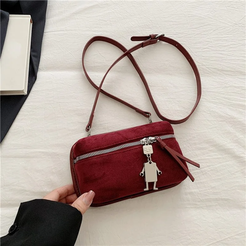 

Классический кожаный портфель для женщин с профессиональной элегантностью и организованными внутренними отделениями