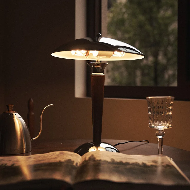 Imagem -02 - Retro Farol Desk Lamp Decoração para Casa Antique Hotel Lamp Estilo Europeu Nostálgico High-end Office Desk Luzes Led