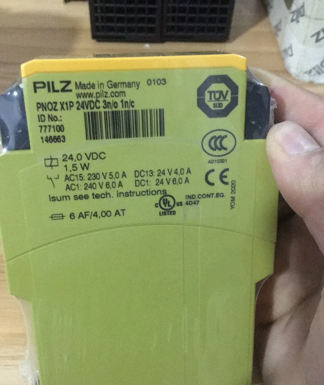 PILZ Safety Relay PNOZ X1P 24VDC 3n/o 1n/c Original 777100