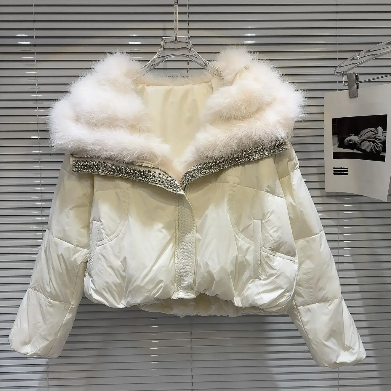 Chaqueta de plumón de pato blanco para mujer, Parkas cortas con cuello de piel y cuentas de diamantes de imitación, abrigo cálido que combina con todo, moda de otoño e invierno, 2024