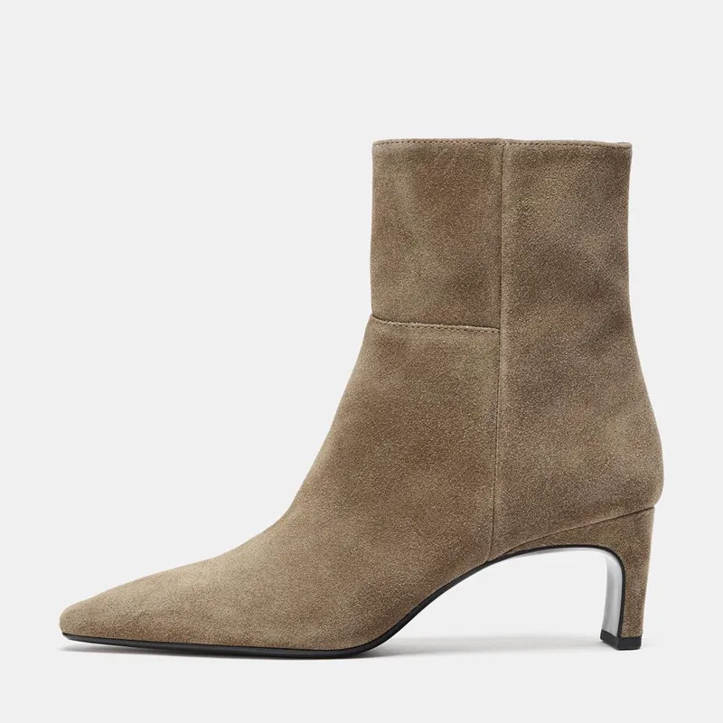 รองเท้าบูทสั้นผู้หญิงหนังกลับแบบใหม่สำหรับฤดูหนาว หัวแหลม ซิปด้านข้าง ดีไซน์เนอร์ รองเท้าบูทสั้นแบบเรียบหรู ส้นเตี้ย รองเท้าบูทข้อเท้า รองเท้าบูทผู้หญิง