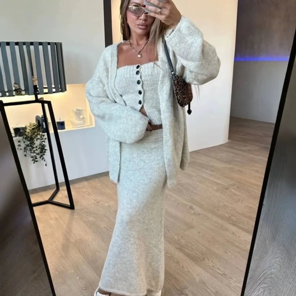 2026 Autumn and Winter New Fashion High-end Sweater Set Skirt Loose Lazy Style Knitted Three-piece Set Texture Unique Fashion - view 2