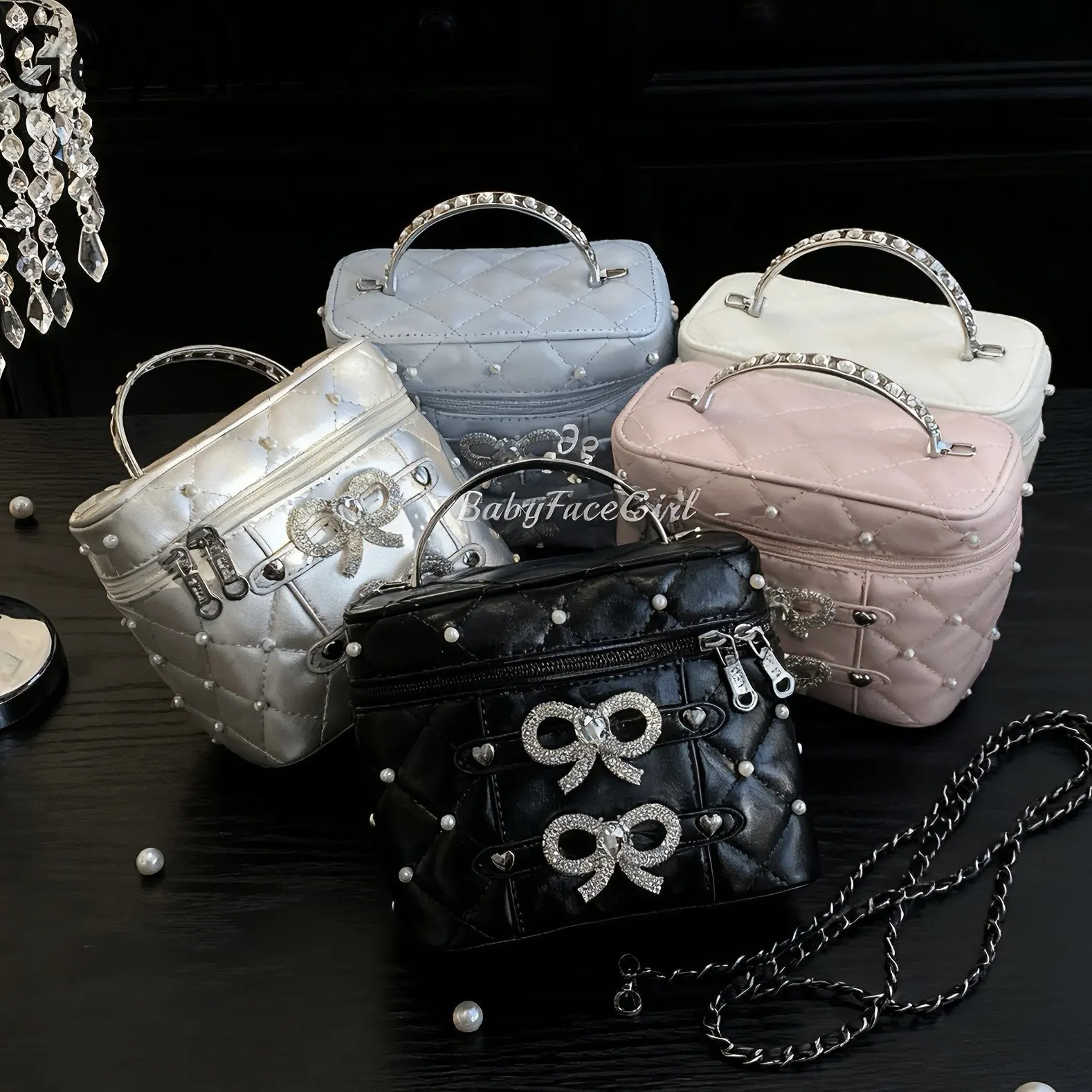 

Original Pearl Treasure Box Handbag Japanese Sweet Cute Girl Bowknot Rhinestone Pearl Handle Chain Zipper Makeup Bag
