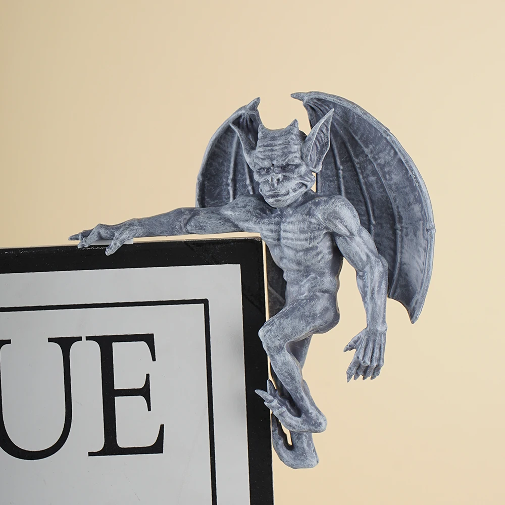 

1/2Pcs Gargoyle Statue Door Frame Decoration Resin Ornament Halloween Christmas Atmosphere Essential Door Decor Home Decoration