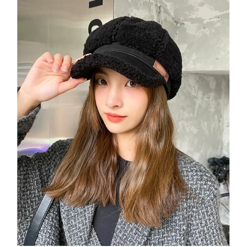 Eight-Section Newsboy Hat for Women Constructed with Polyester Fabric and Fully Lined with Plush Faux Shearling Layer