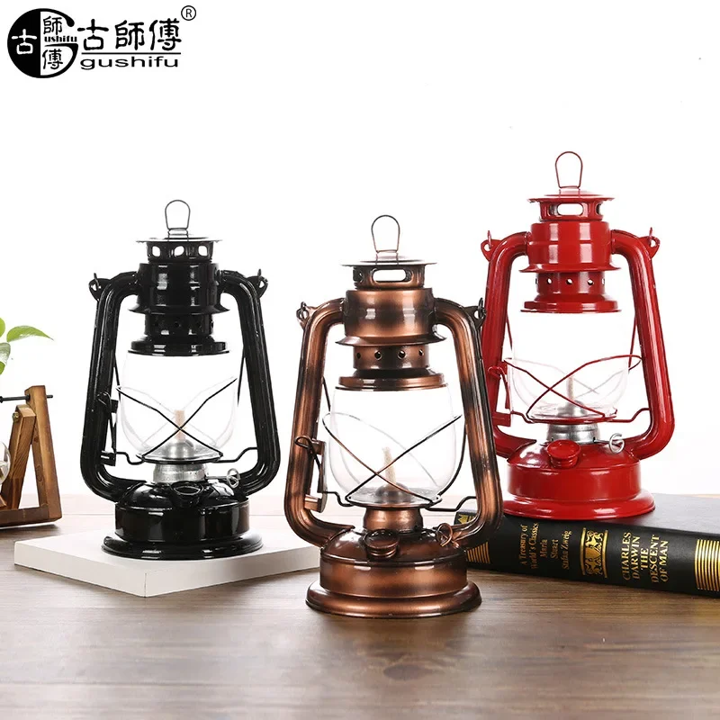 European Antique Old-fashioned Oil Lamp, Bronze Handle Kerosene Lamp, Old Horse Lamp Wrought Iron Shooting Props