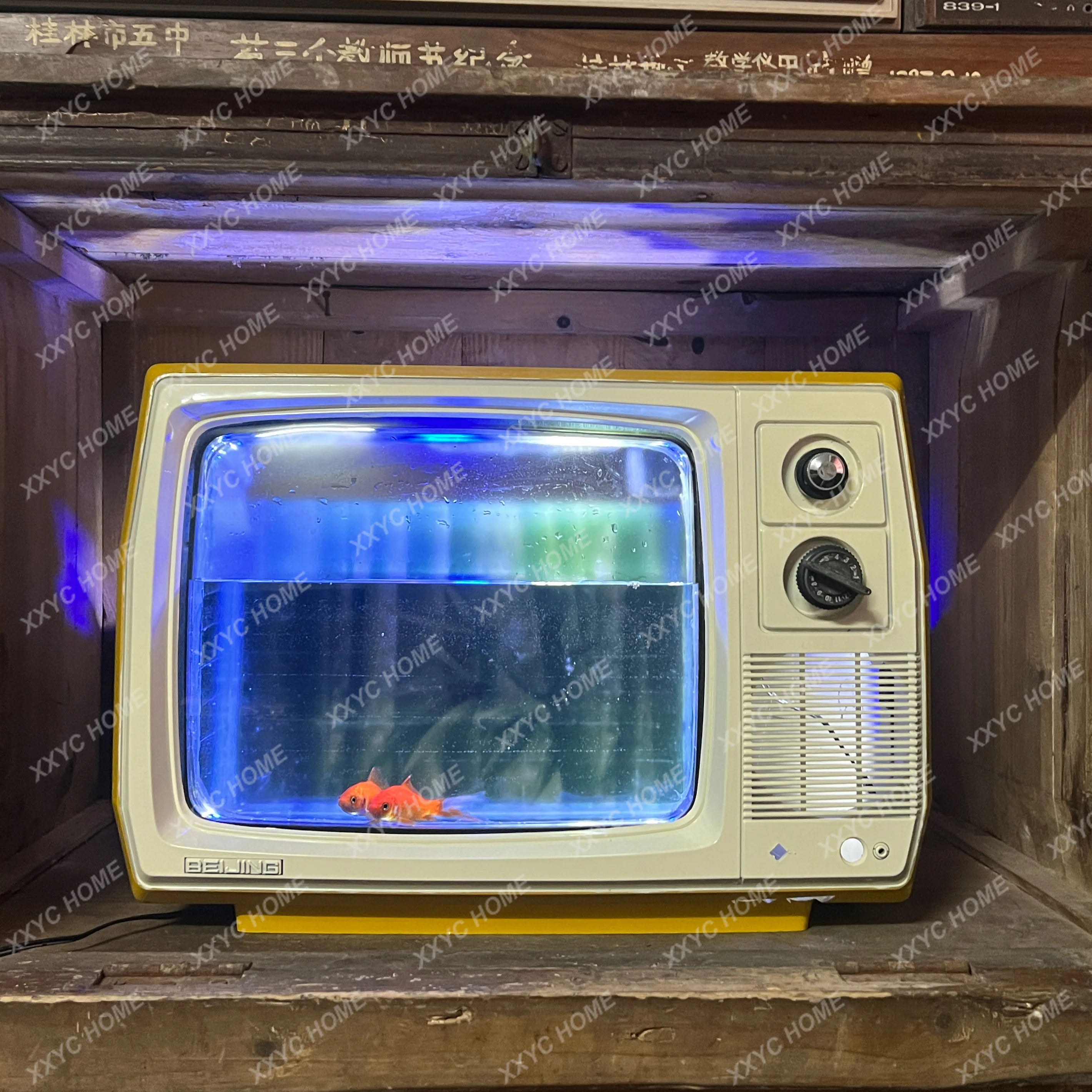 Old-Fashioned TV Fish Tank Black and White TV Transformation Fish Tank Retro Ornaments