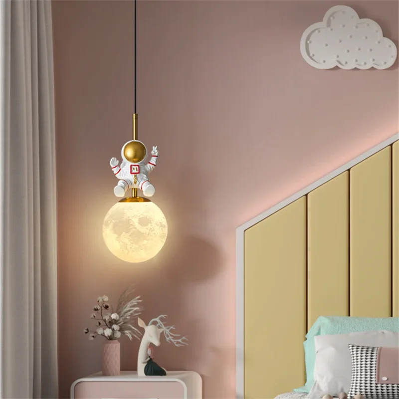 Imagem -06 - Lustre de Astronauta Personalizado para Quarto de Crianças Decoração Simples Luminária Suspensa Sombra de Cor Quente Luz Atmosférica