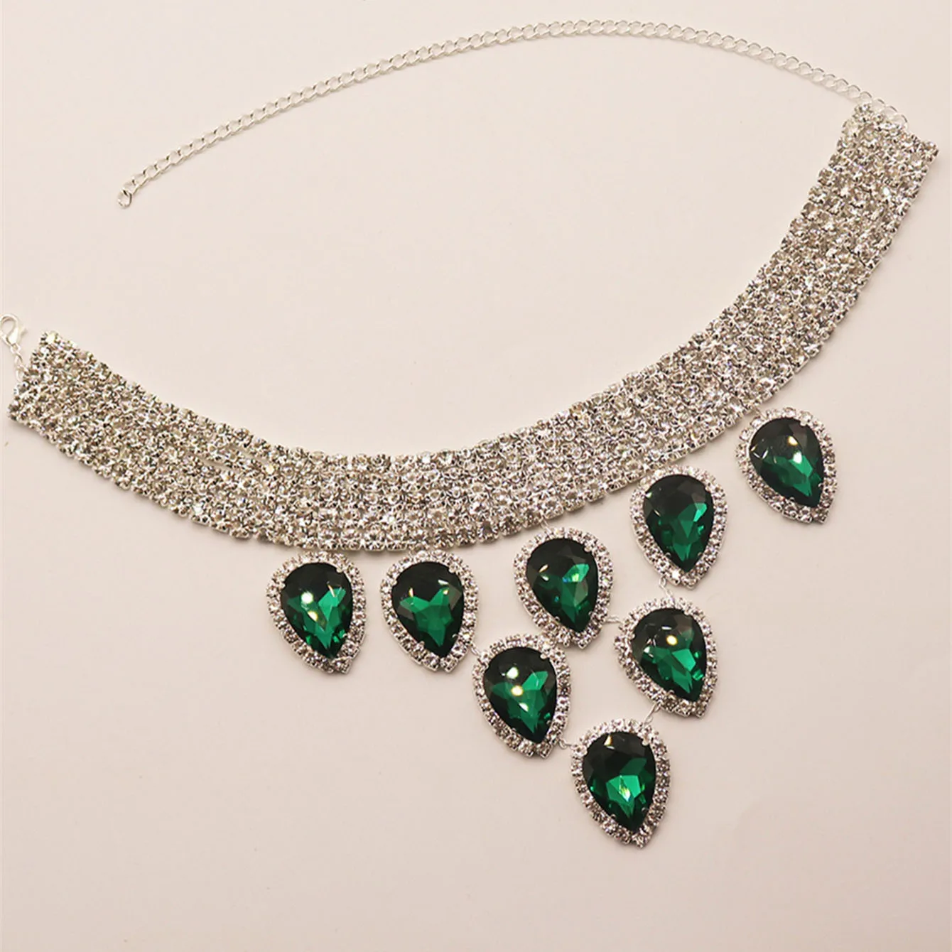 Sparkling Exquisite Green Large Rhinestone Necklace Fashion Luxury Banquet Party Crystal Jewelry Necklace Wearing Accessories