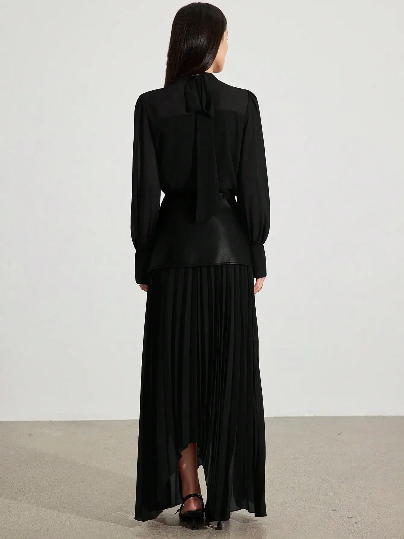 

Elegant Chiffon Long Sleeve Top And Pleated Skirt Set For Women