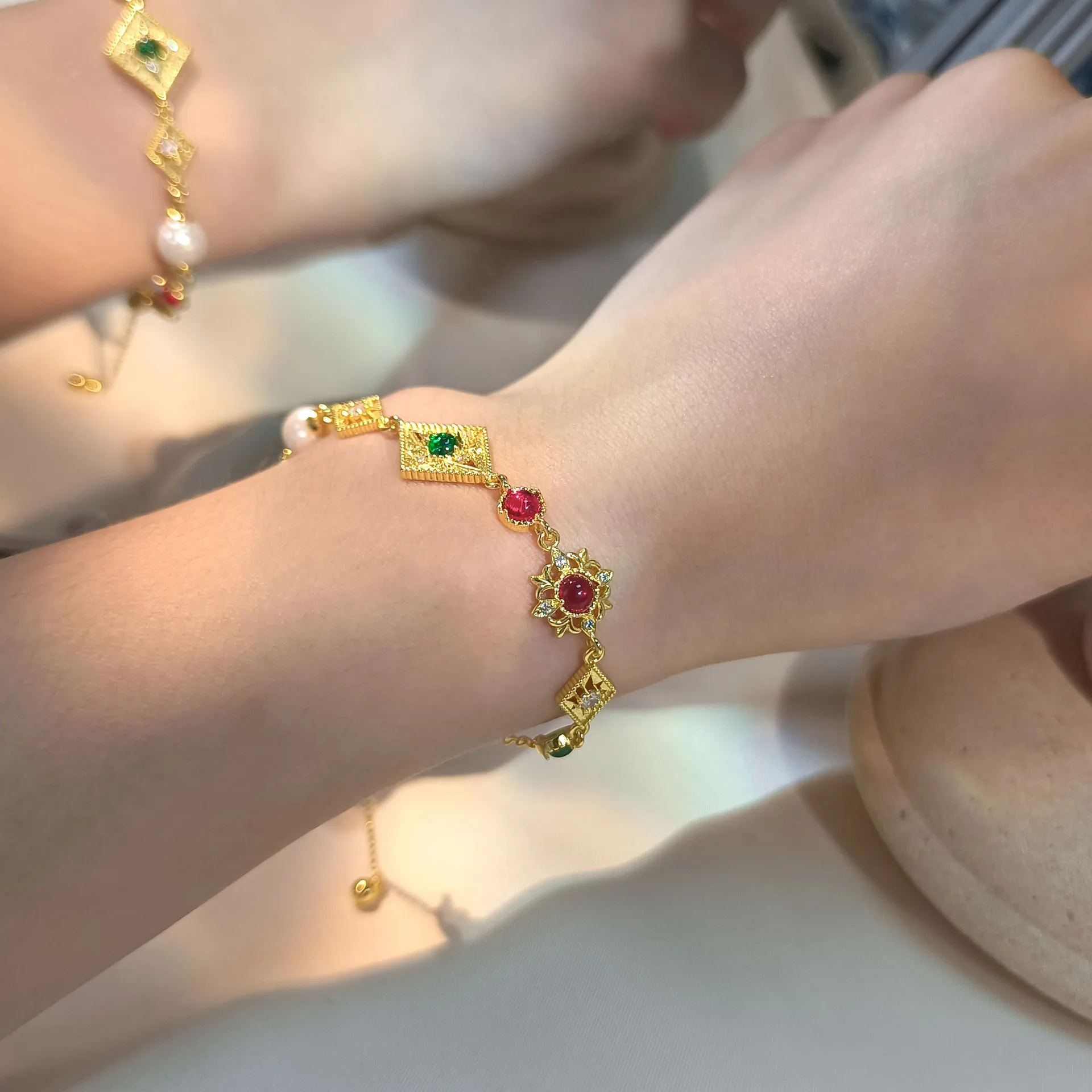 

Original design Pearl multi-color gemstone bracelets for women vintage high-end light luxury exquisite bracelet banquet jewelry