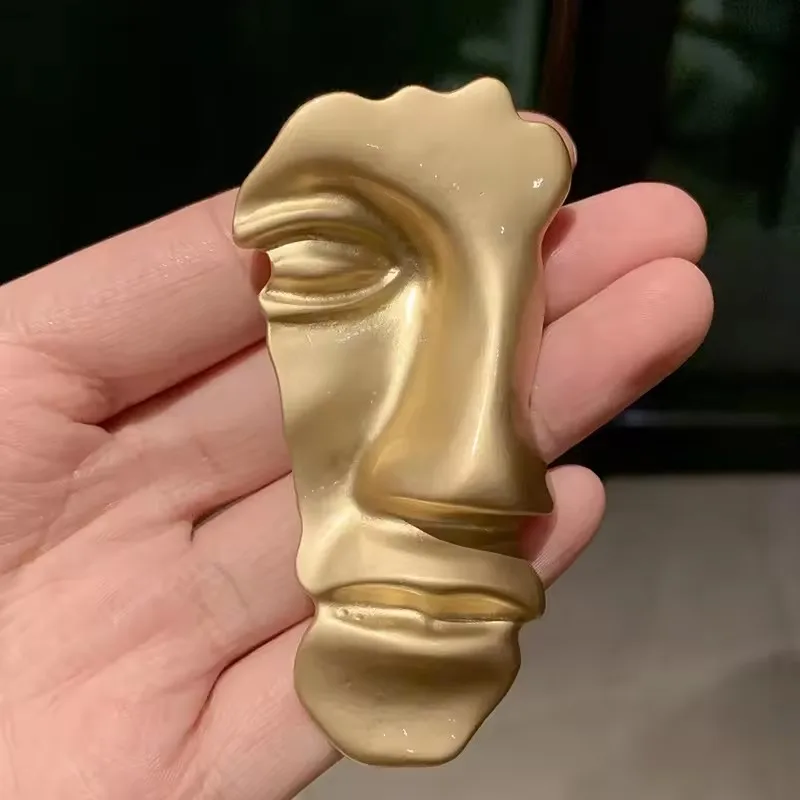 Abstrakte Kunst Menschlicher Kopf Brosche Goldene Halbgesicht Pin Mode Anzug Zubehör Damen Pin Mann Hübsches Abzeichen