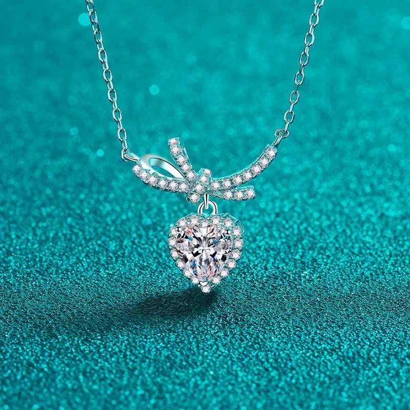 18K White Gold 1 CT Moissanite Heart Necklace Female Bow Heart Pendant Full of Diamonds Senior Light Luxury Princess Jewelry