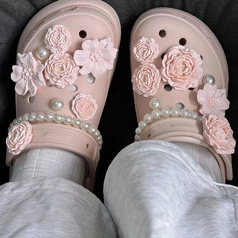 

8/17Pcs Summer Fashion Holes Shoe Charms Buckle Accessories Advanced Bouquet Pearl Chain DIY 3D Flowers Shoes Decorations