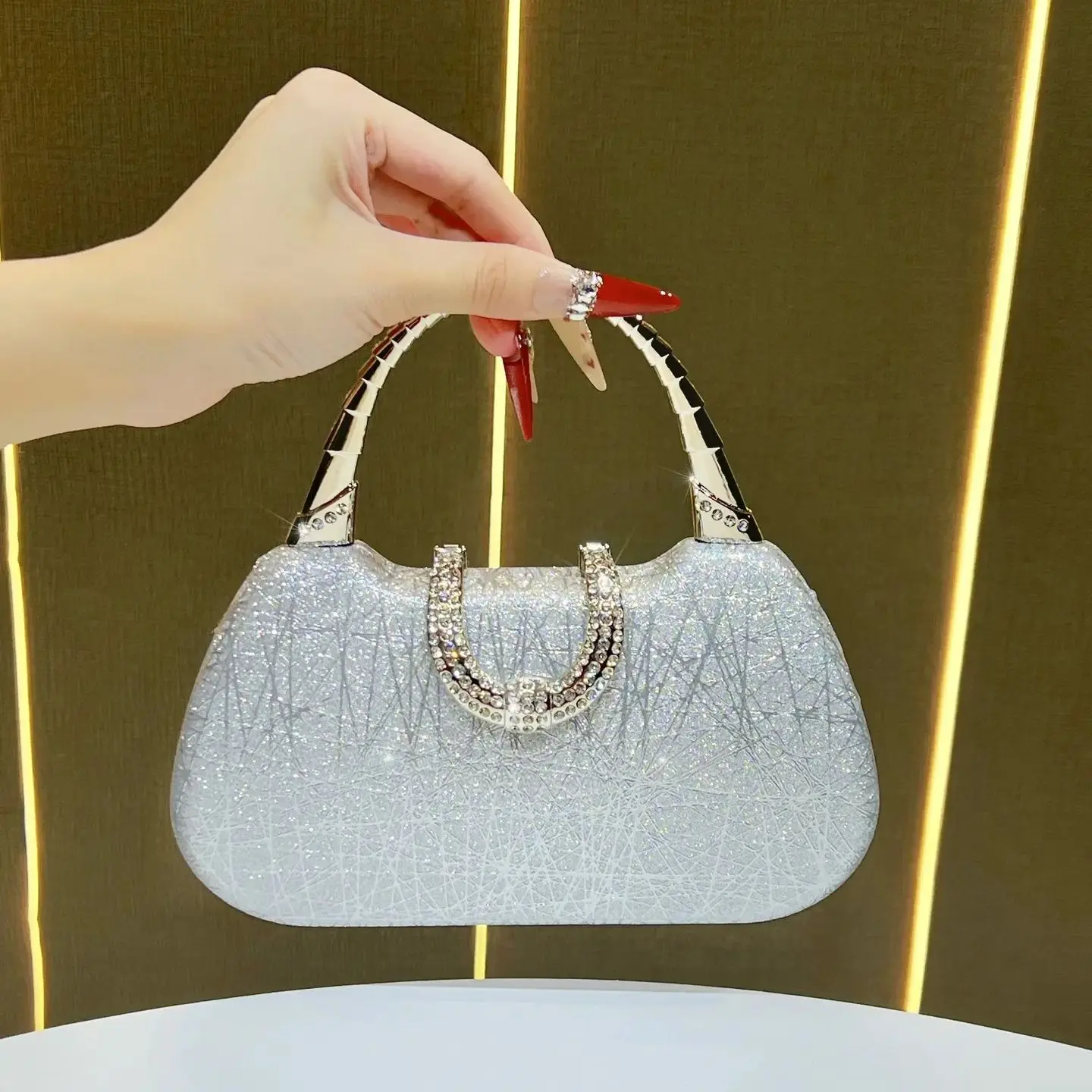 

Handbag Fashionable High-End Banquet Bag Luxurious Shiny Shoulder Bag Classic Texture Crossbody Bag Women's Small Square Bag