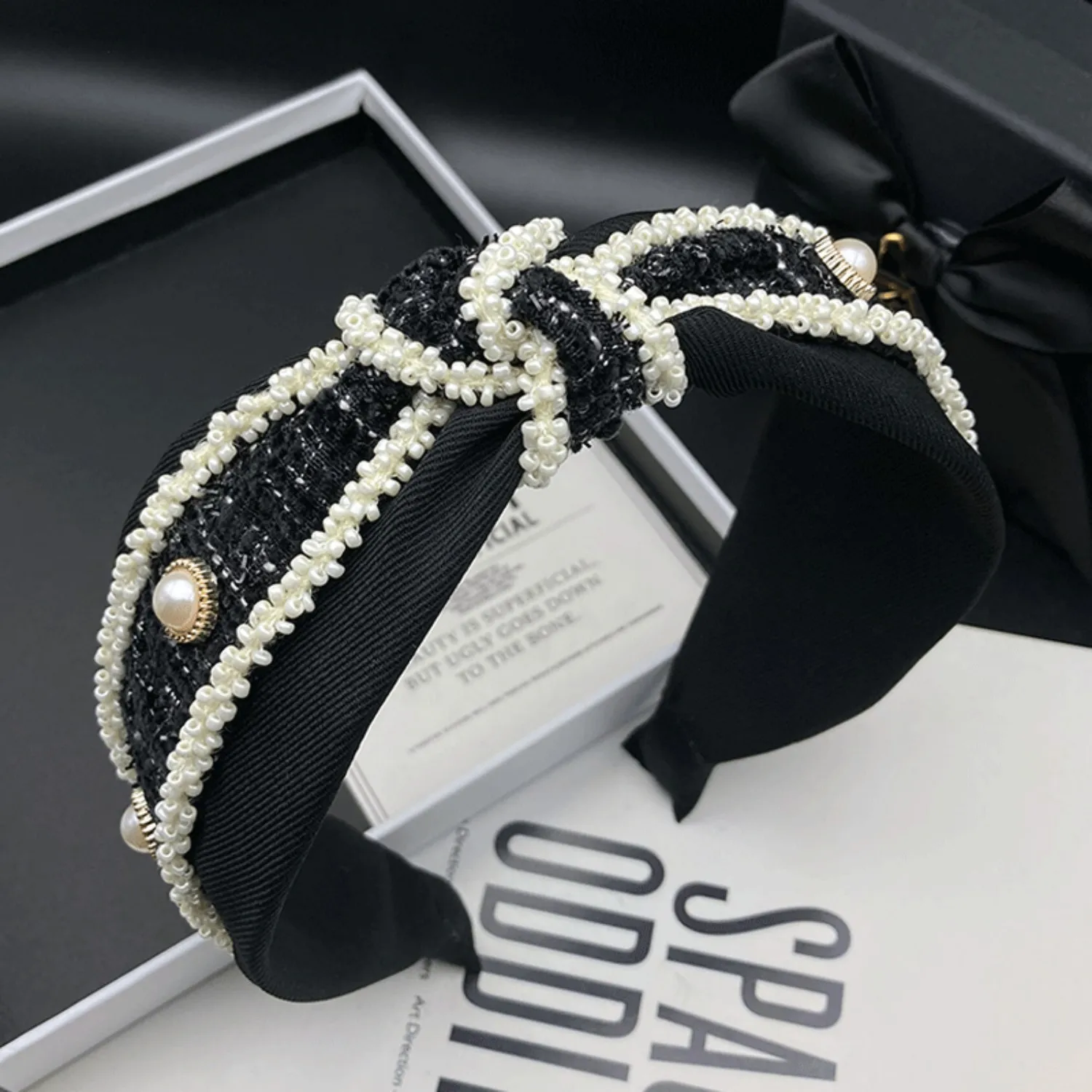

Новая женская эластичная повязка на голову с жемчугом 2026 года, легкая роскошь, французский ретро-стиль, аксессуар для волос, улучшающий общую текстуру прически