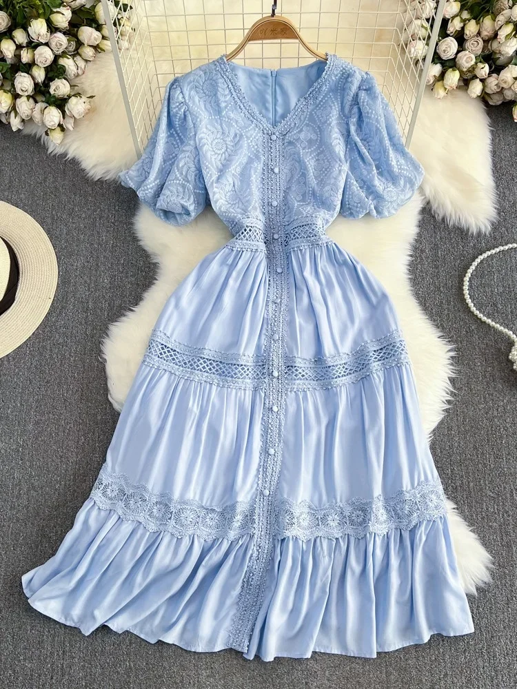 Vestido largo elegante con cuello en V para mujer, traje francés de corte en A, bordado ahuecado, Vintage, a la moda, para fiesta, novedad