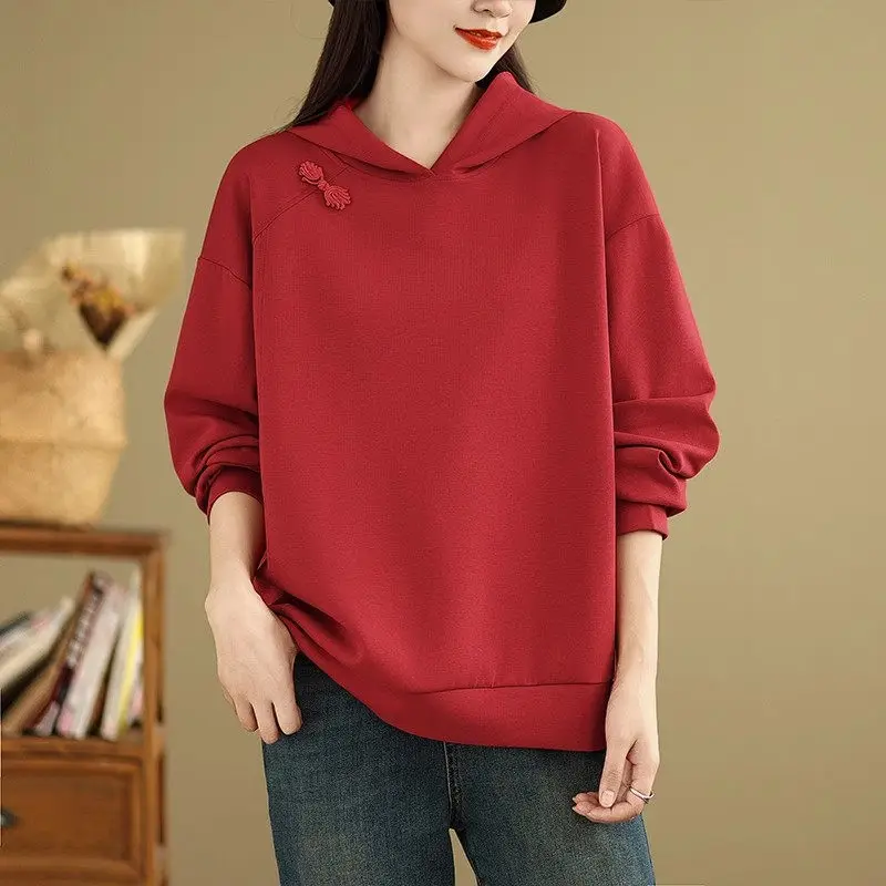 

2024 Autumn/Winter New Sweatshirt Top Fashionable Design Sense New Chinese Style Pan Buckle Red Winter Hoodie Trendy A400