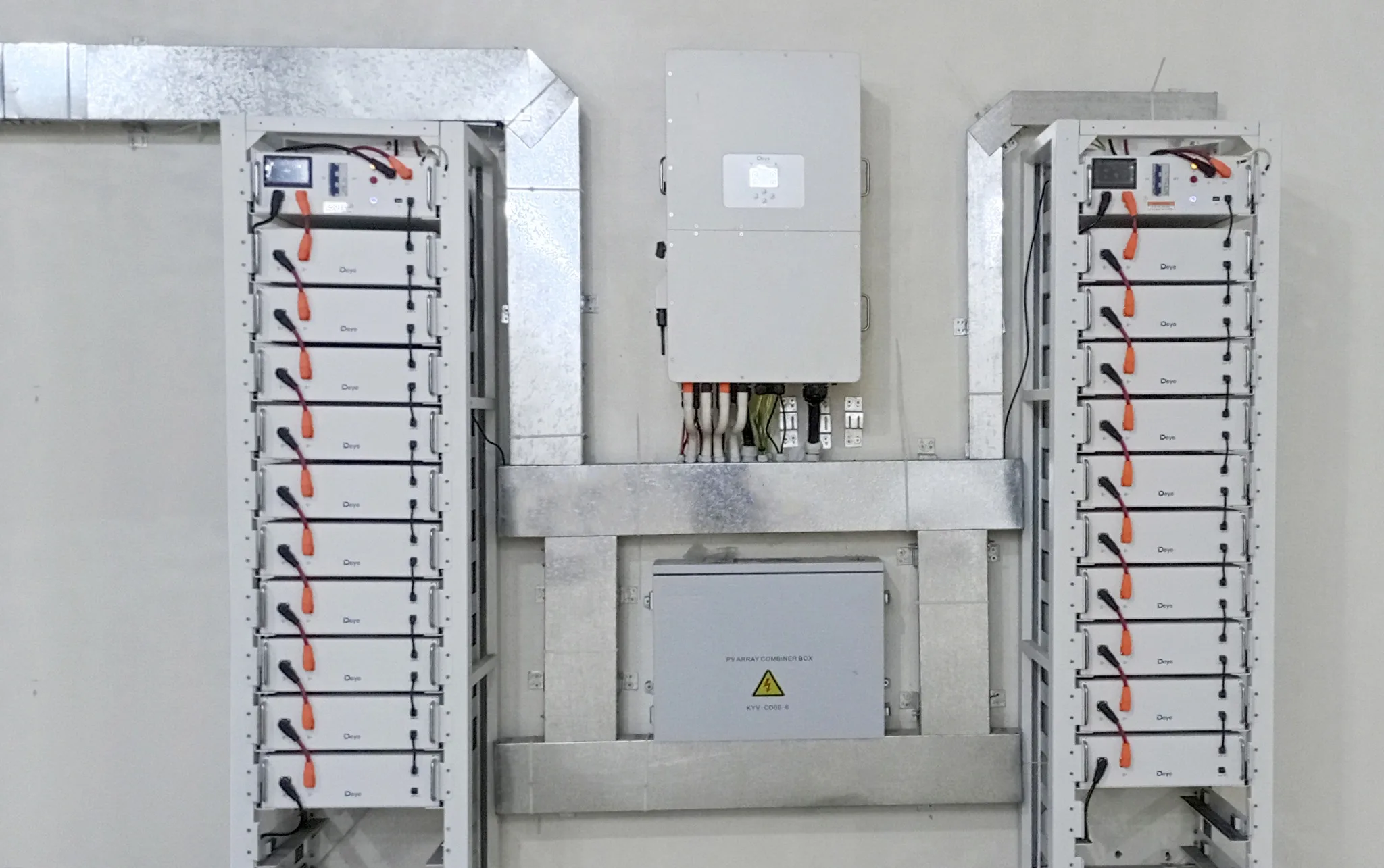 Italy Market CEI021 50KWH 61KWH 100KWH HV Stackable Lithium Ion Batteries Compatible to deye Hybrid Inverter