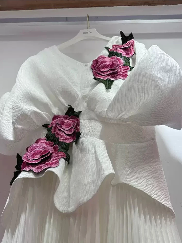 Primavera e verão 2025 novo vintage bordado flores cintura vestido plissado com decote em v manga morcego vestido elegante de cintura alta.