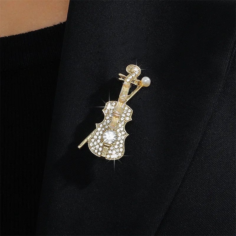 Creative Design Gold Color Crystal VIOLIN Pearl Brooches for Women Temperament Enfashion Zircon Pins Jewelry Suit Accessories