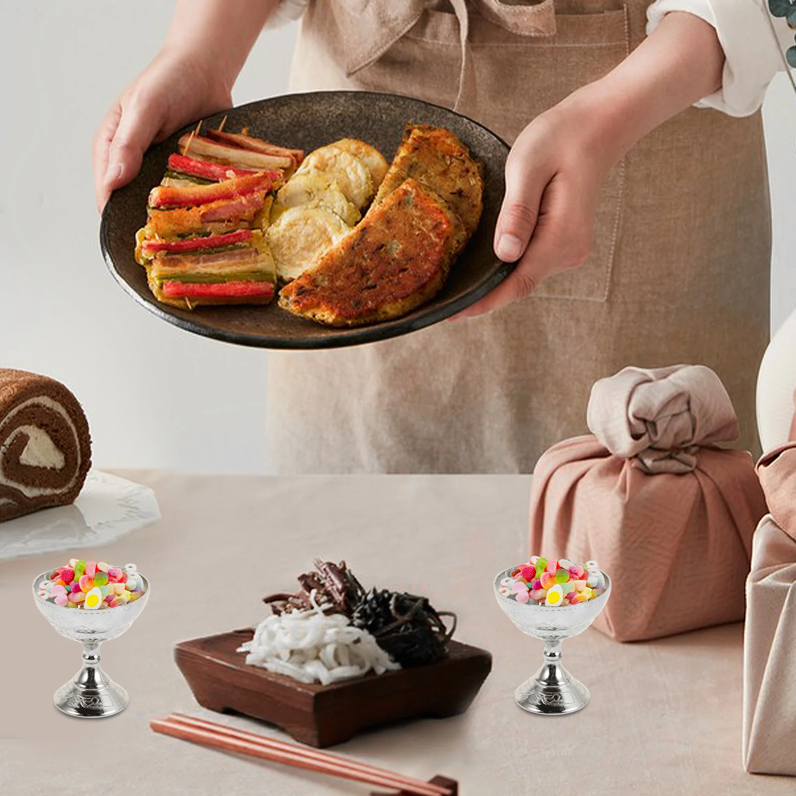 

12Pcs Wedding Candy Boxes Elegant Goblet Style Candy Holder Wine Cup Design Decorative Favor Boxes for Party Treats