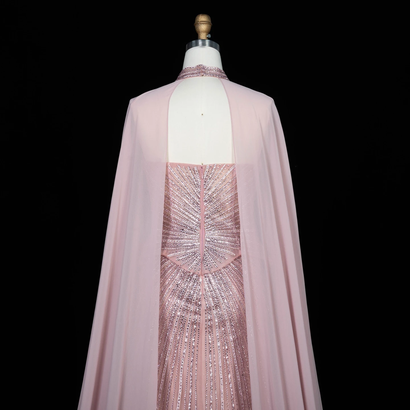 Sharon Said Luxuriöses lila Abendkleid, trägerlos, mit Kristallperlen, langer Chiffonumhang, Meerjungfrauen-Schnitt, formelles Abendkleid für besondere Anlässe, SS112 Custo – Detail 28