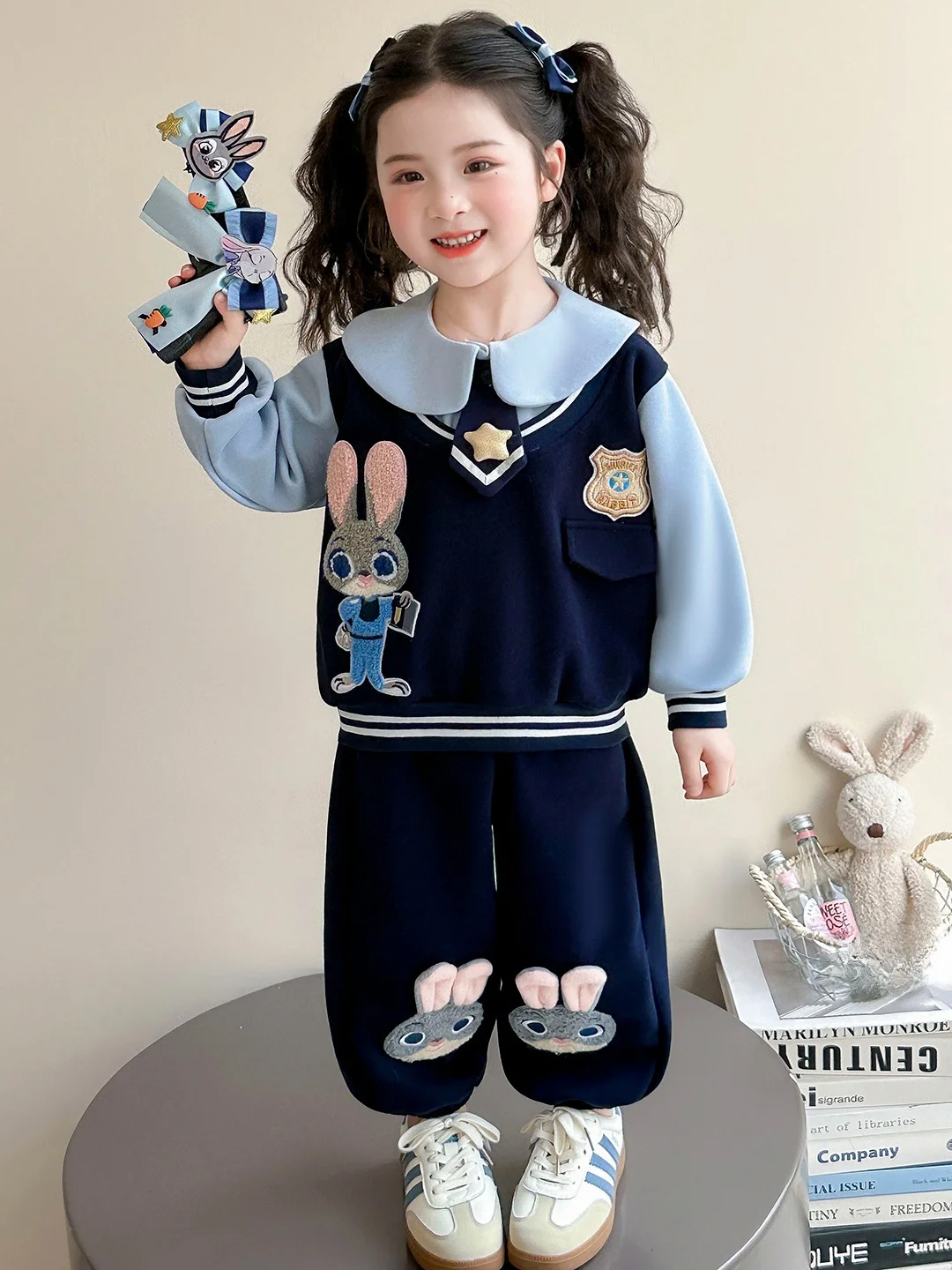 

Girls' Rabbit Police Officer Outfit Doll Collar Sporty Two-Piece Set Spring Autumn New 2026 Adorable Baby Girl Hoodie
