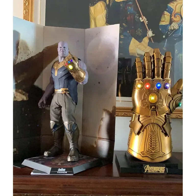 قفازات قفاز Thanos اللانهاية ، ذراع معدنية يمكن ارتداؤها مع ضوء LED ، زي تأثيري ، فستان حفلة فاخر ، إكسسوارات عرض مسرح أنيمي ،