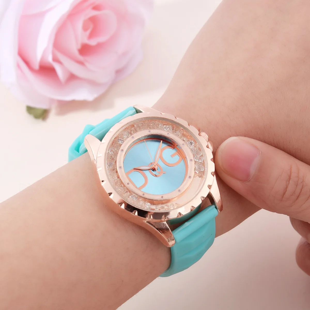 Новые модные студенческие женские часы, женские простые маленькие кожаные ретро-часы с маленьким круглым циферблатом, кварцевые наручные часы высокого качества Relojes