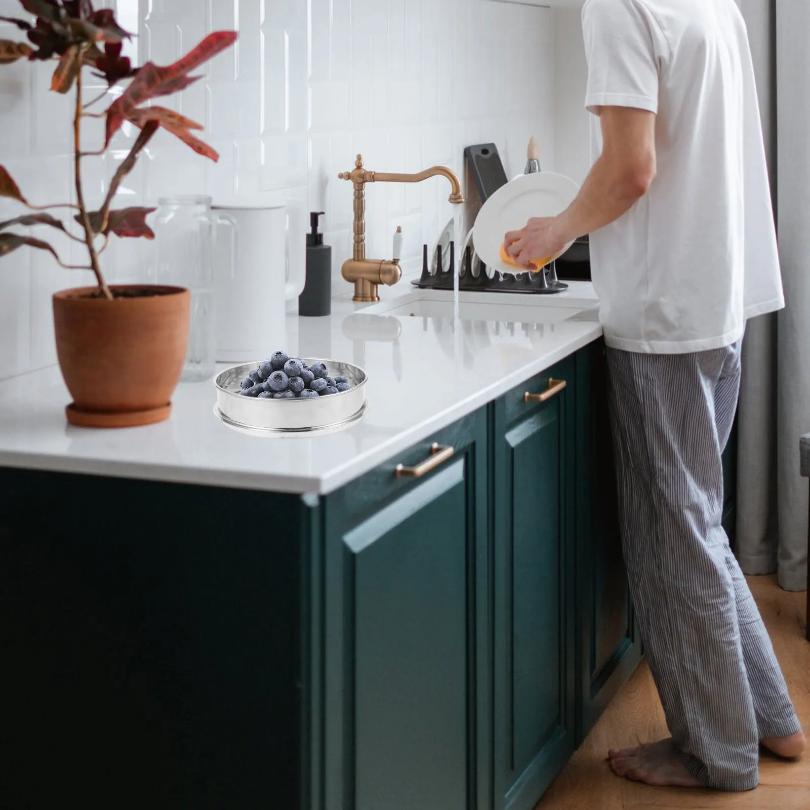 

Round Hole Sieve Stainless Steel Blueberry Sifter For Home Kitchen Multi-Purpose Food Sieve Pearl Bean Coffee Sifting Tool