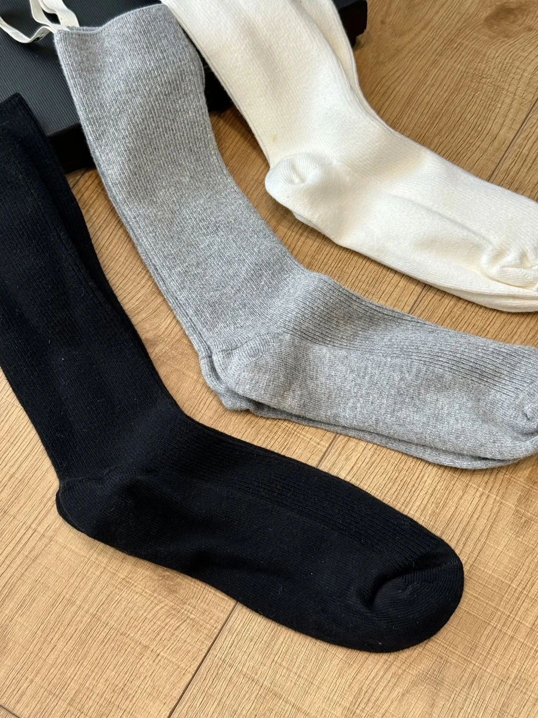 Минималистичные носки до середины икры из чистого хлопка. Женские дышащие и приятные для кожи однотонные носки из чистого хлопка на все сезоны.