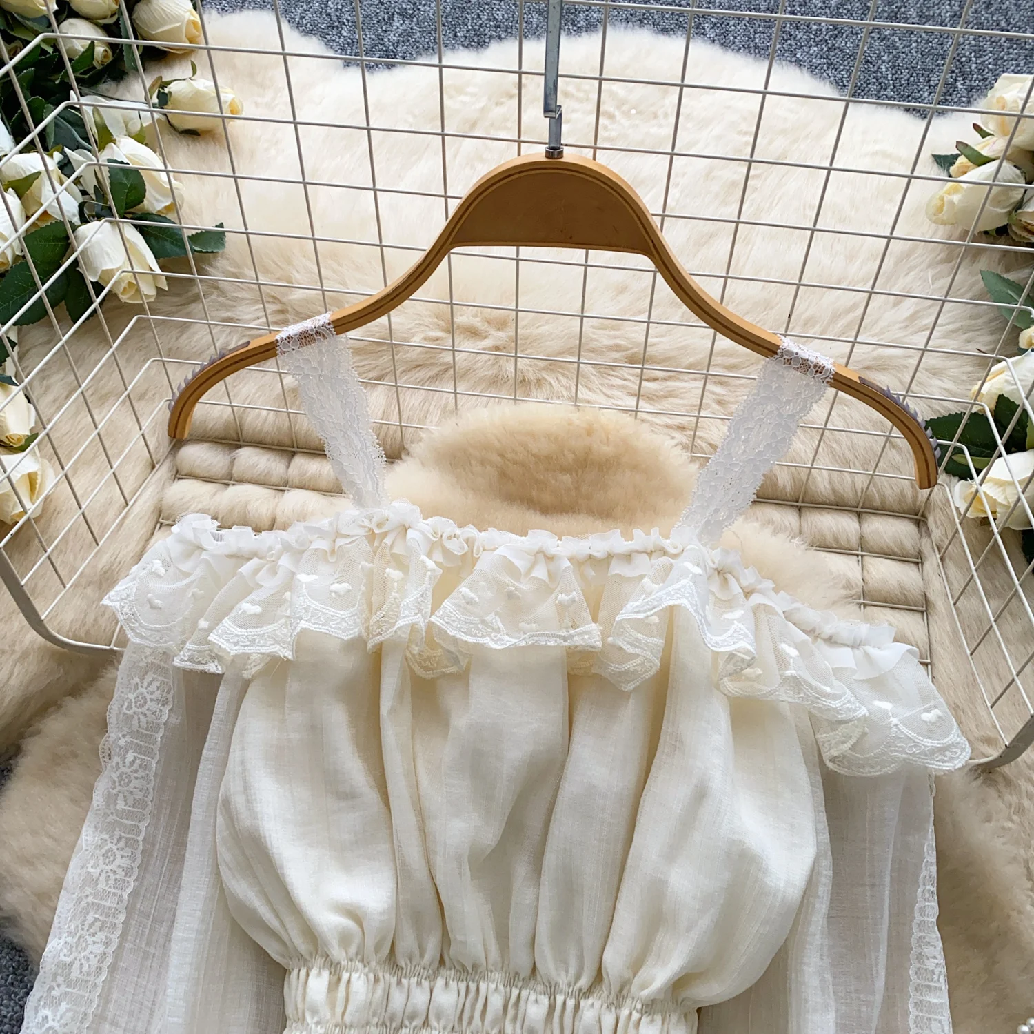 بلوزة أنيقة من الدانتيل الشيفون بأكمام طويلة على الموضة الكورية قميص الخريف القوطي الأنيق ملابس النساء