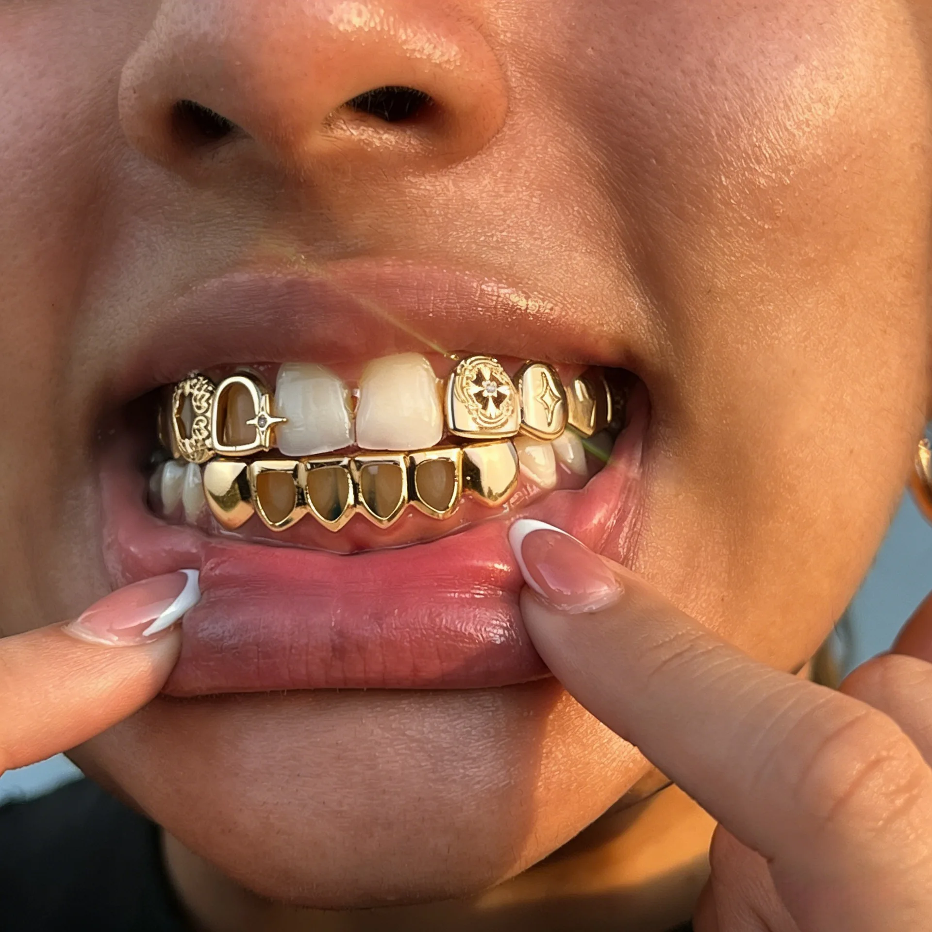 4 Buah Set Hiasan Gigi Hip Hop - Street Fashion Jewelry ulasan dan harga