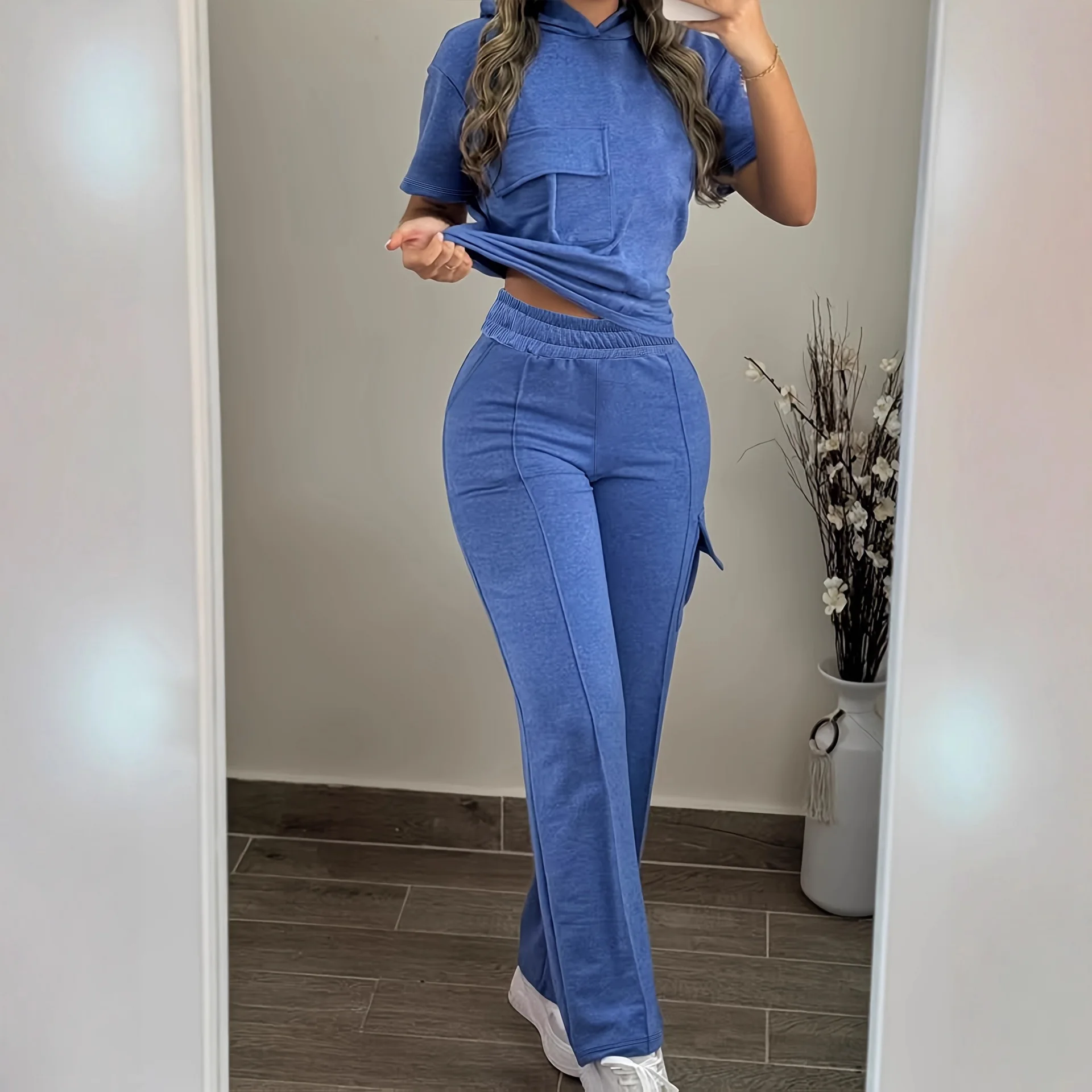 Zweiteiliges Set aus Damen-Kapuzen-T-Shirt mit kurzen Ärmeln und gerader Hose, Sommer 2026, neuer lässiger einfarbiger Hosenanzug mit Taschen.