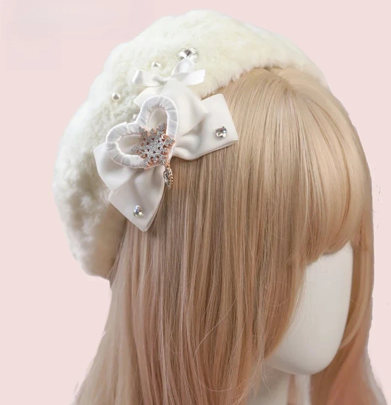 

Осень-зима Y2K японская Лолита ручной работы Milliner элегантный жемчужный бархатный берет с бантом в форме сердца белая меховая шапка со снежинками женская