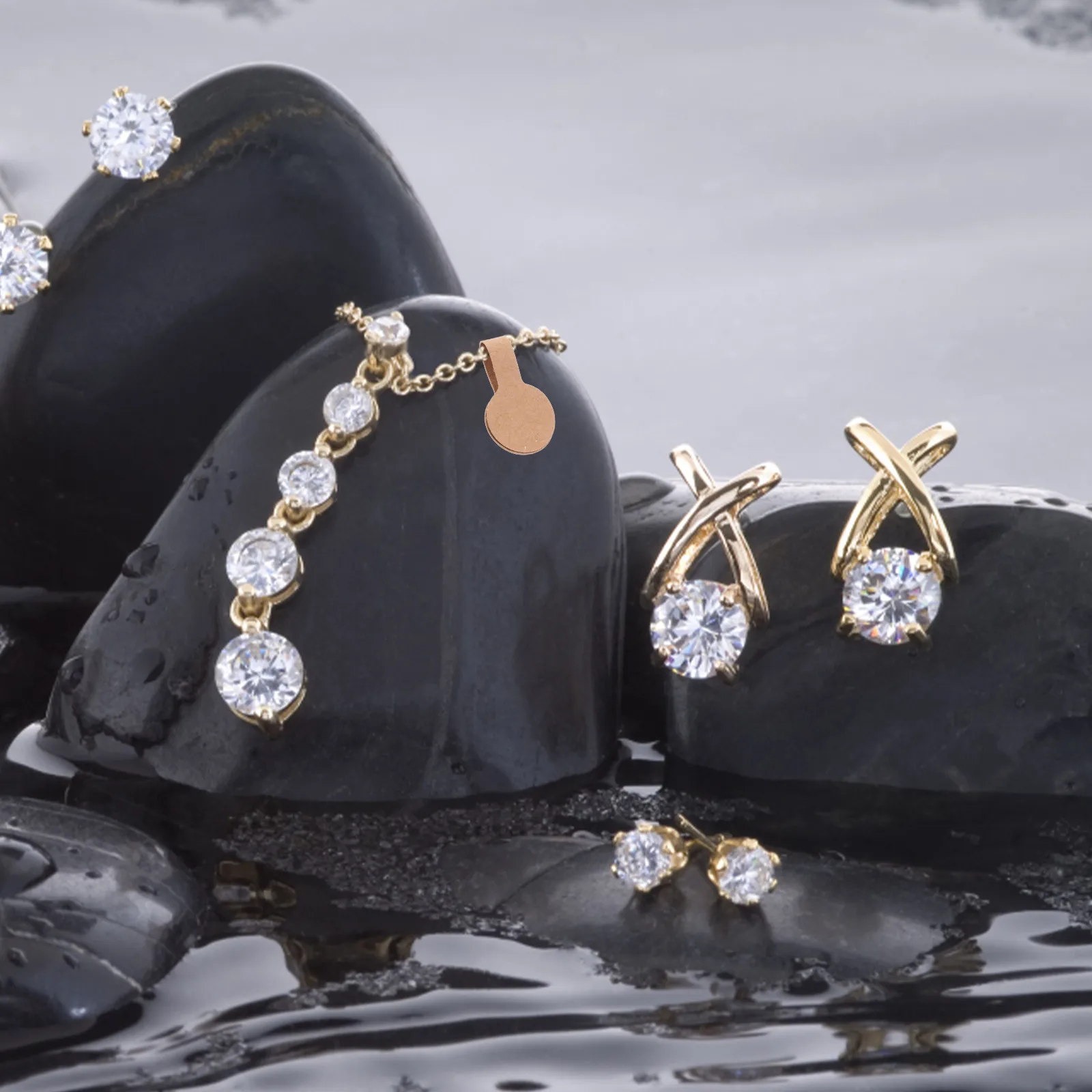 

100Pcs Adhesive Blank Paper Tags Kraft Round Price Display Labels for Jewelry Clothes Shoes Stationery Hanging Tags