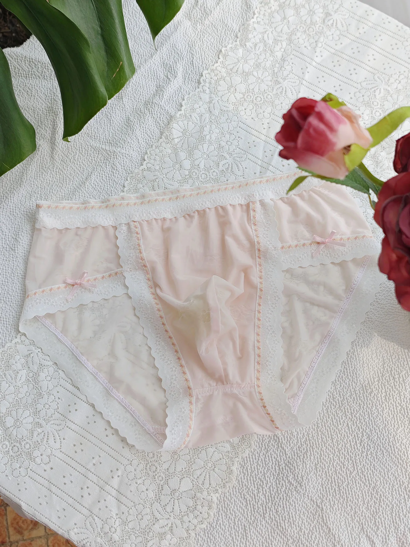 Medium and Low Waist Cute Style Men's Ice Silk Ultra-thin Super-slippery Briefs Breathable Sexy FKK Panties LGBT